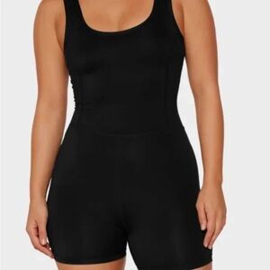 SET Active SPORTBODY
SHORTYSUIT Women's Size S
Black ONYX Active Jumpsuit Core